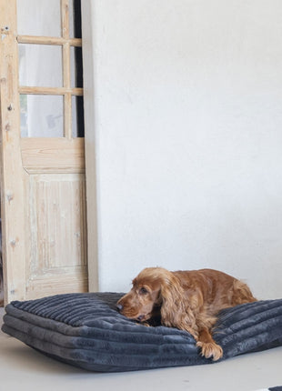 Designed by Lotte Hundekissen Reza - Anthrazit - 100 x 70 cm